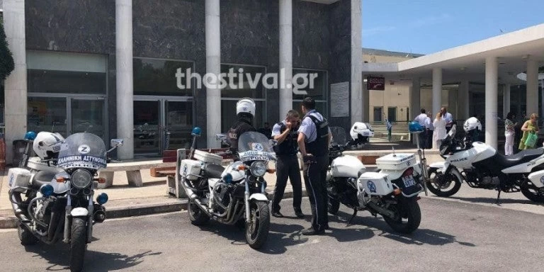 Aνήλικος Αλγερινός πήδηξε από παράθυρο του ΑΧΕΠΑ – Αστυνομικός πήγε να τον σταματήσει και έσπασε το πόδι του!